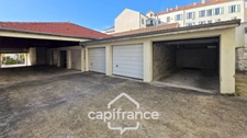 VICHY (03) - For sale - Penthouse apartment - 5 rooms + enclosed garage