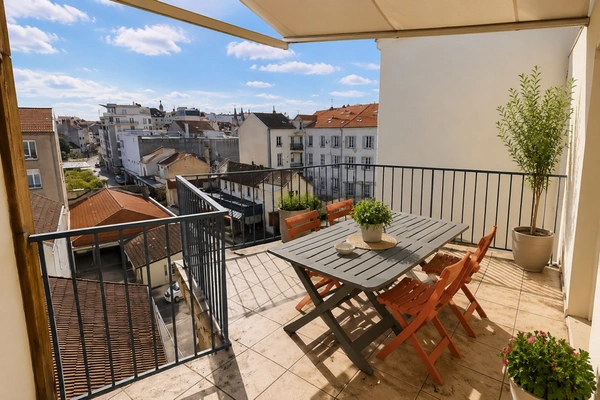 VICHY CENTRE (03) - A vendre - Dernier étage avec ascenseur – Terrasse – Garage