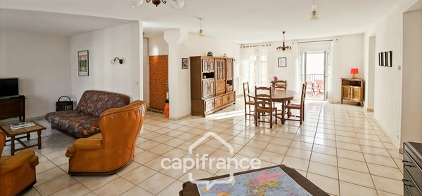 VICHY (03) - A vendre - Vichy centre – 127.44 m² – Dernier étage ascenseur – Terrasse – Garage