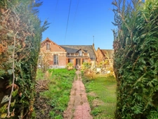 En exclusivité – Propriété ancienne de caractère à rénover à fort potentiel à CHEVRIERES (60)