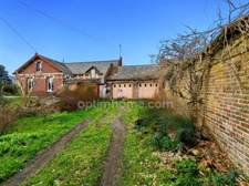 En exclusivité – Propriété ancienne de caractère à rénover à fort potentiel à CHEVRIERES (60)