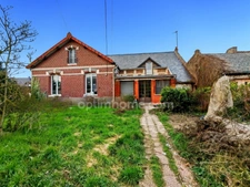 En exclusivité – Propriété ancienne de caractère à rénover à fort potentiel à CHEVRIERES (60)