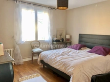 Coup de cœur – Maison de ville élégante et lumineuse avec 3 chambres, jardin, garage et sous-sol à Carignan (08110), 10 min de la Belgique