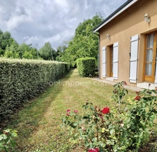 Maison individuelle – vie de plain-pied – 5 chambres + bureau, grenier aménageable et studio indépendant – Fort potentiel à Bazeilles (08), proche Belgique