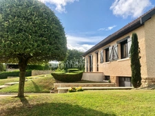 Belle maison familiale individuelle, 7pièces, 4 chambres, très soignée sur terrain paysager dans un cadre idyllique à VILLERS DEVANT MOUZON (08)