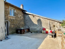 Maison familiale : 5 chambres, près de 80 m² de pièce de vie, une terrasse de 60 m² et un jardin de plus de 975 m² à Moulins-Saint-Hubert (55) Proche Belgique et Luxembourg