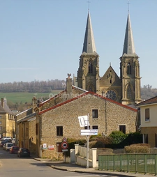 Spécial investisseurs !! Immeuble de rapport à vendre MOUZON (08) proche de la Belgique