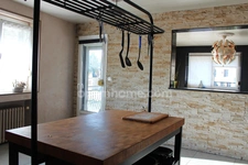 Maison de caractère avec espaces modulables : habitation + activité professionnelle ou garage, beau jardin cosy et vaste grenier – Proche Belgique