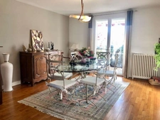 Coup de cœur – Maison de ville élégante et lumineuse avec 3 chambres, jardin, garage et sous-sol à Carignan (08110), 10 min de la Belgique