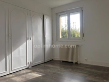 Maison individuelle rénovée sur sous-sol, très lumineuse, 4 chambres possibles, sur terrain de 909m² - La Francheville (08).