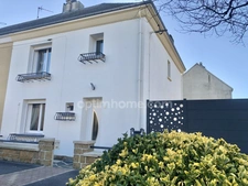 Coup de cœur – Maison de ville élégante et lumineuse avec 3 chambres, jardin, garage et sous-sol à Carignan (08110), 10 min de la Belgique