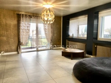 Maison de caractère avec espaces modulables : habitation + activité professionnelle ou garage, beau jardin cosy et vaste grenier – Proche Belgique