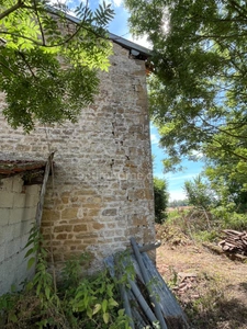 Corps de ferme en pierre à rénover – Plus de 400 m² de bâtiments – Terrain 1 000 m² – Beau potentiel en Ardennes Autruche (08240)