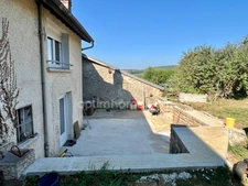 Maison familiale : 5 chambres, près de 80 m² de pièce de vie, une terrasse de 60 m² et un jardin de plus de 975 m² à Moulins-Saint-Hubert (55) Proche Belgique et Luxembourg