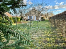 Maison individuelle – vie de plain-pied – 5 chambres + bureau, grenier aménageable et studio indépendant – Fort potentiel à Bazeilles (08), proche Belgique
