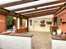 Maison de caractère avec espaces modulables : habitation + activité professionnelle ou garage, beau jardin cosy et vaste grenier – Proche Belgique