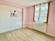 Maison individuelle – vie de plain-pied – 5 chambres + bureau, grenier aménageable et studio indépendant – Fort potentiel à Bazeilles (08), proche Belgique