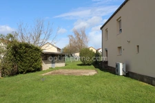 Maison individuelle rénovée sur sous-sol, très lumineuse, 4 chambres possibles, sur terrain de 909m² - La Francheville (08).