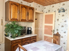 Maison Individuelle de plain-pied, 3 Chambres avec beau Terrain Arboré et dépendances, proche de la Belgique à Autrecourt et Pourron (08)