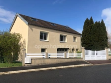 Maison individuelle rénovée sur sous-sol, très lumineuse, 4 chambres possibles, sur terrain de 909m² - La Francheville (08).