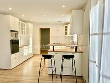 Maison individuelle – vie de plain-pied – 5 chambres + bureau, grenier aménageable et studio indépendant – Fort potentiel à Bazeilles (08), proche Belgique