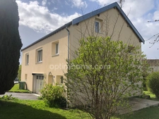 Maison individuelle rénovée sur sous-sol, très lumineuse, 4 chambres possibles, sur terrain de 909m² - La Francheville (08).