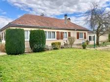 Maison Individuelle de plain-pied, 3 Chambres avec beau Terrain Arboré et dépendances, proche de la Belgique à Autrecourt et Pourron (08)