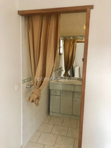 Maison individuelle – vie de plain-pied – 5 chambres + bureau, grenier aménageable et studio indépendant – Fort potentiel à Bazeilles (08), proche Belgique