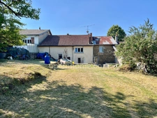Maison familiale : 5 chambres, près de 80 m² de pièce de vie, une terrasse de 60 m² et un jardin de plus de 975 m² à Moulins-Saint-Hubert (55) Proche Belgique et Luxembourg