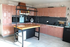 Maison de caractère avec espaces modulables : habitation + activité professionnelle ou garage, beau jardin cosy et vaste grenier – Proche Belgique