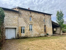 Corps de ferme en pierre à rénover – Plus de 400 m² de bâtiments – Terrain 1 000 m² – Beau potentiel en Ardennes Autruche (08240)