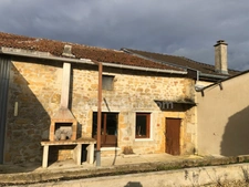 Maison Individuelle de plain-pied, 3 Chambres avec beau Terrain Arboré et dépendances, proche de la Belgique à Autrecourt et Pourron (08)