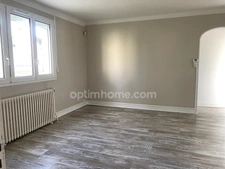 Maison individuelle rénovée sur sous-sol, très lumineuse, 4 chambres possibles, sur terrain de 909m² - La Francheville (08).