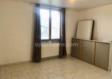 Maison individuelle – vie de plain-pied – 5 chambres + bureau, grenier aménageable et studio indépendant – Fort potentiel à Bazeilles (08), proche Belgique