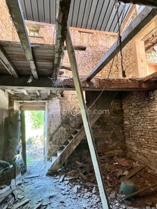 Corps de ferme en pierre à rénover – Plus de 400 m² de bâtiments – Terrain 1 000 m² – Beau potentiel en Ardennes Autruche (08240)