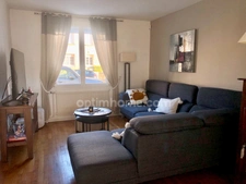 Coup de cœur – Maison de ville élégante et lumineuse avec 3 chambres, jardin, garage et sous-sol à Carignan (08110), 10 min de la Belgique