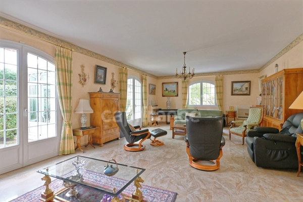 Un havre de paix dans le PARC à 15 mn à pied de la gare : Maison de famille 259 m²