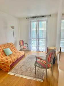 Beautiful apartment with terrace in the heart of the city, close to everything.