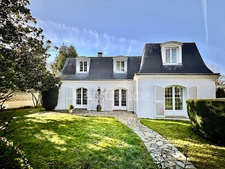 Un havre de paix dans le PARC à 15 mn à pied de la gare : Maison de famille 259 m²