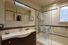 A haven of peace in the PARK, 15 minutes walk from the train station: Family home, 259 m²
