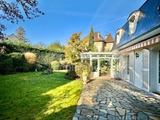 A haven of peace in the PARK, 15 minutes walk from the train station: Family home, 259 m²