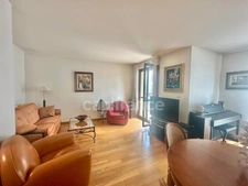 Beautiful apartment with terrace in the heart of the city, close to everything.