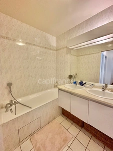 Beautiful apartment with terrace in the heart of the city, close to everything.