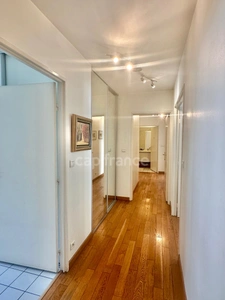 Beautiful apartment with terrace in the heart of the city, close to everything.