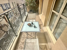 Beautiful apartment with terrace in the heart of the city, close to everything.