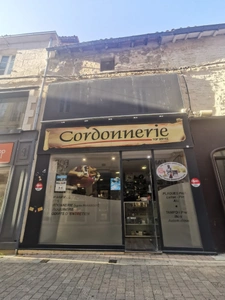 Boutique commerciale et son duplex de stockage à aménager, à vendre hypercentre NIORT (79)