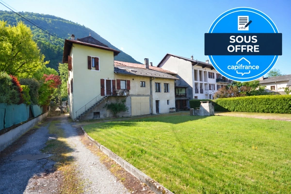 ENSEMBLE IMMOBILIER DE 8 APPARTEMENTS + MURS COMMERCIAUX – TERRAIN DE 2 070 m²