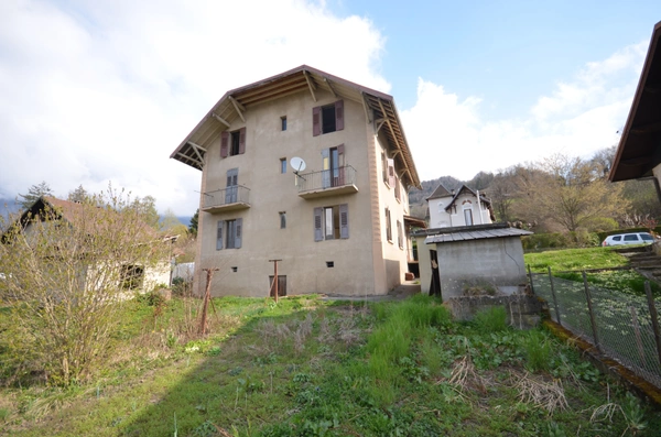 Maison à fort potentiel à Ugine – Idéal investisseur ou projet locatif