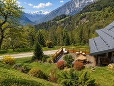 A vendre sur 2,4 ha en pleine nature 1 Chalet Rénové + 1 ancien chalet à réhabiliter
