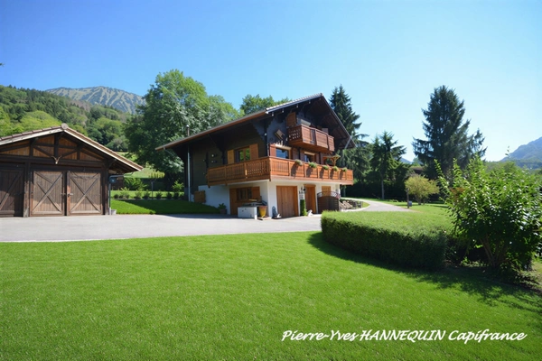Chalet avec vue panoramique, piscine chauffée et T2 indépendant